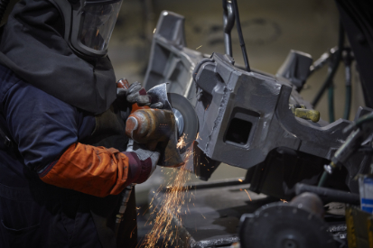 casting and iron bar worker